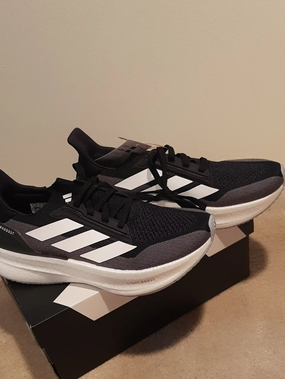 adidas NIB  Black and White Ultraboost 5X Running Shoe Size 8